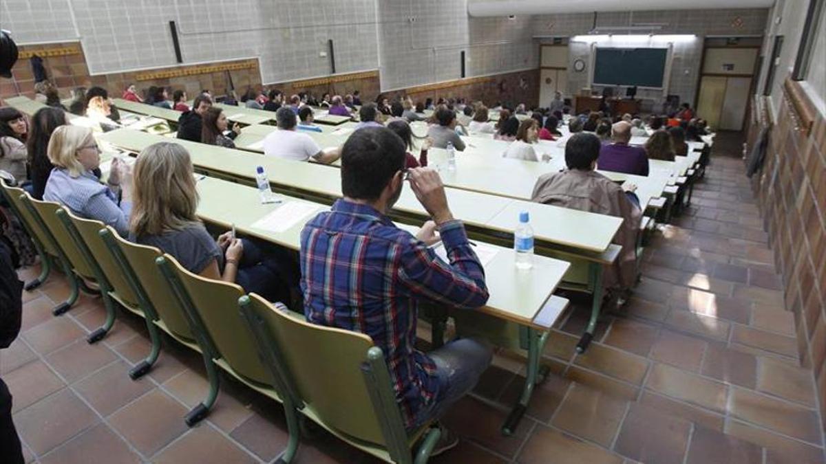 Opositores durante una de las últimas oposiciones del SES