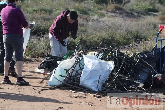 SOS Mar Menor retira dos toneladas de basura