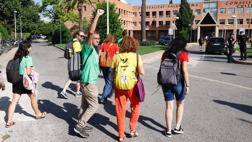 La quinta semana de huelga de profesores comienza con una nueva reunión en Conselleria