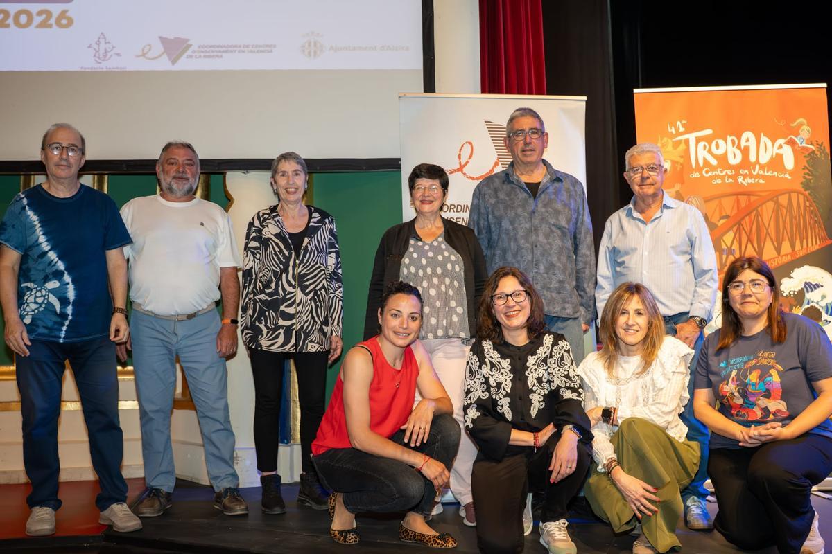 Miembros de la Fundació Sambori y de la Coordinadora de Centres en Valencià, con Immaculada Cerdà i Dolors Pedrós.