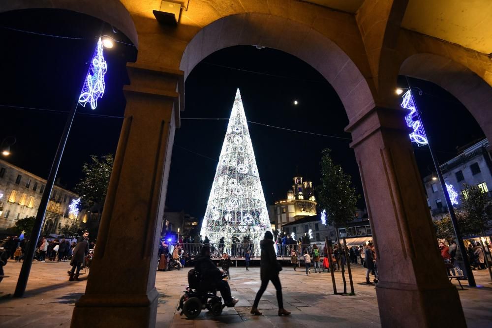 Navidad en Pontevedra 2019 | El arcoíris que aparece cada noche en la Boa Vila