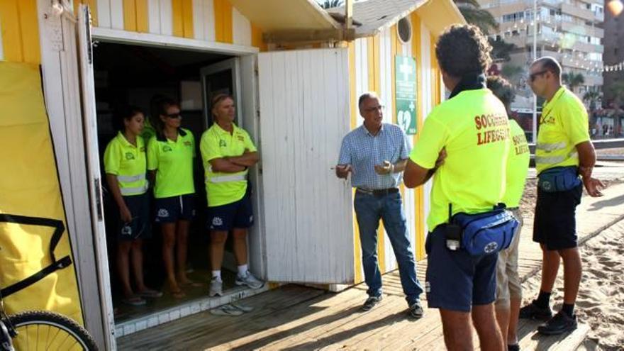 El alcalde «supervisa» las playas