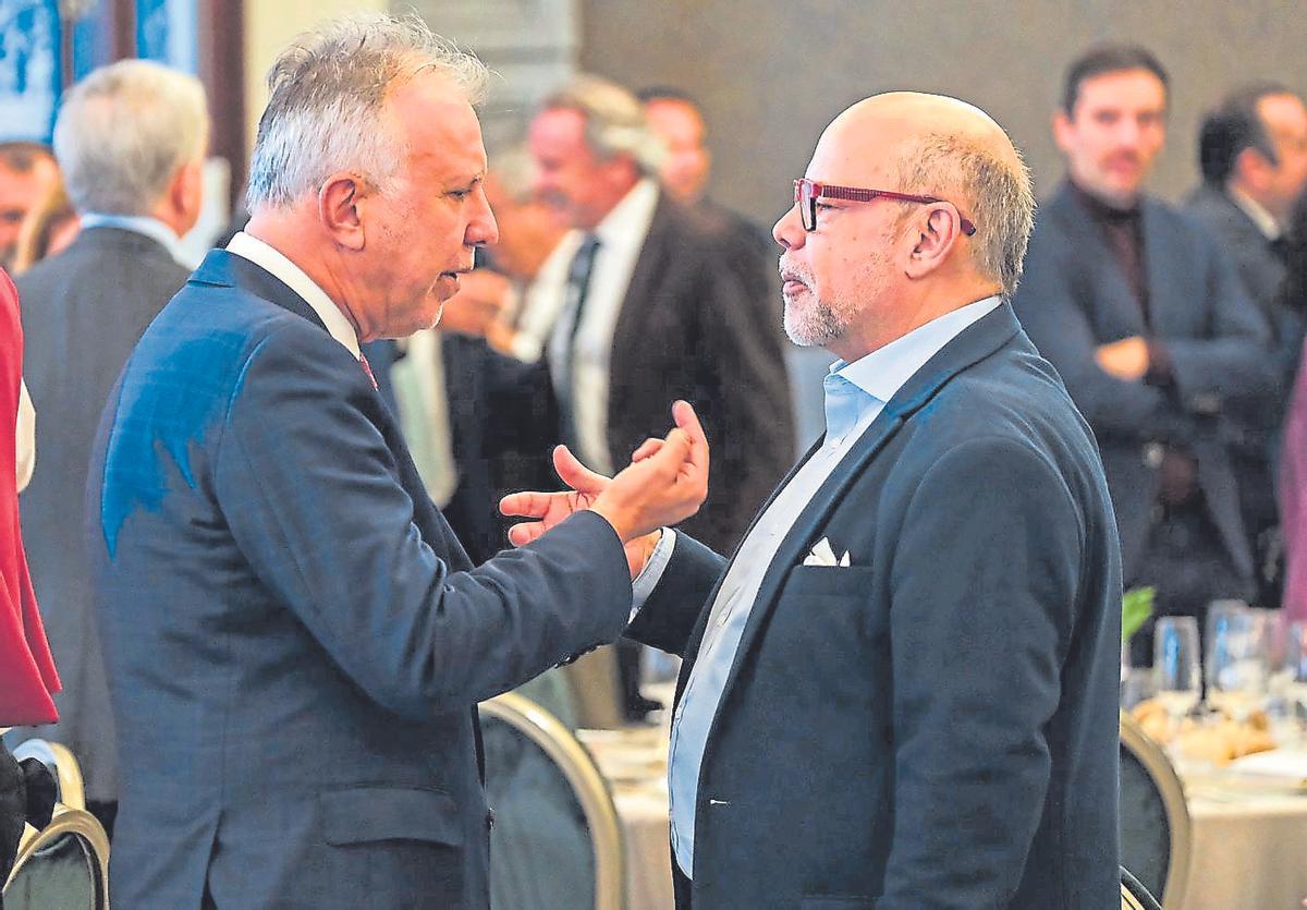 Ángel Víctor Torres y José Miguel Barragán, en el almuerzo de la patronal de Las Palmas.