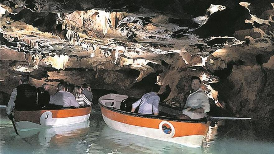 Luz y música para los enamorados en les Coves de la Vall