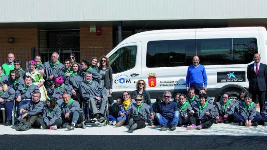 Nuevo vehículo para el transporte de los usuarios del centro ocupacional El Castellet.