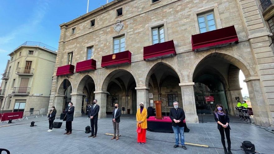 Los grupos municipales del Ayuntamiento de Manresa muestran su rechazo al crimen machista.