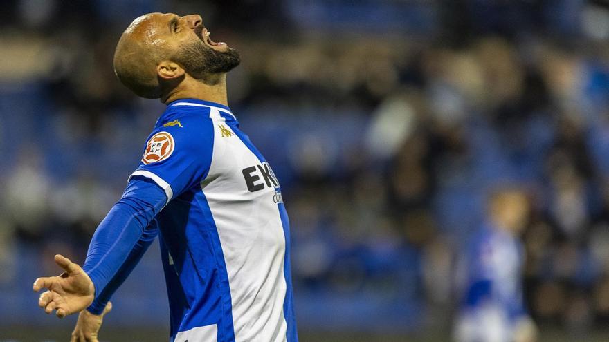 Javi Jiménez clama al cielo durante la victoria del Hércules sobre el Betis B en el Rico Pérez de Alicante.