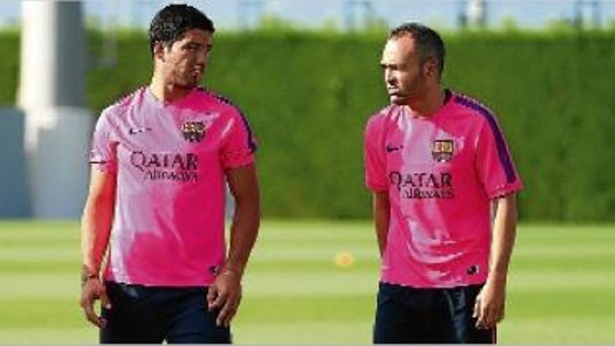 Luis Suárez es va incorporar als entrenaments i va poder coincidir amb nous companys, com Iniesta