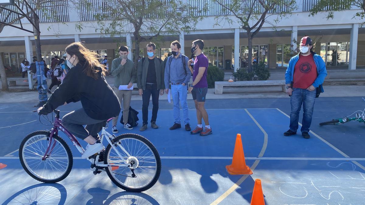 Un proyecto del IES Bovalar para motivar a los alumnos a usar la bicicleta