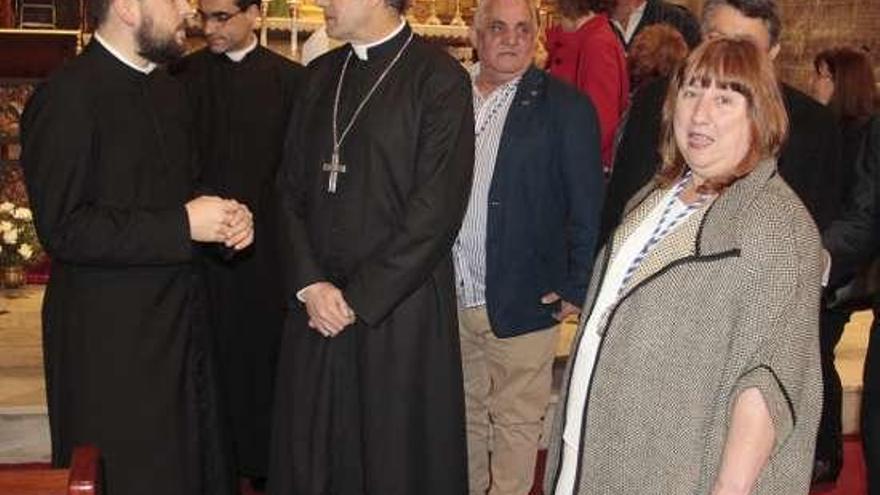 El obispo de Santiago, ayer en la excolegiata. // Santos Á.