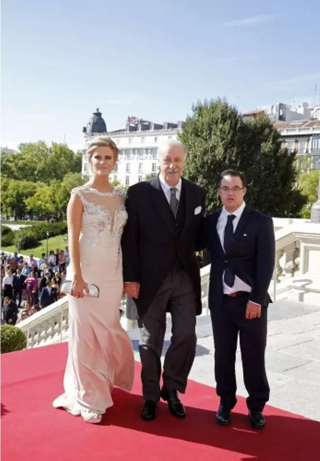 Vicente del Bosque, un padre feliz en la boda de su hijo mayor