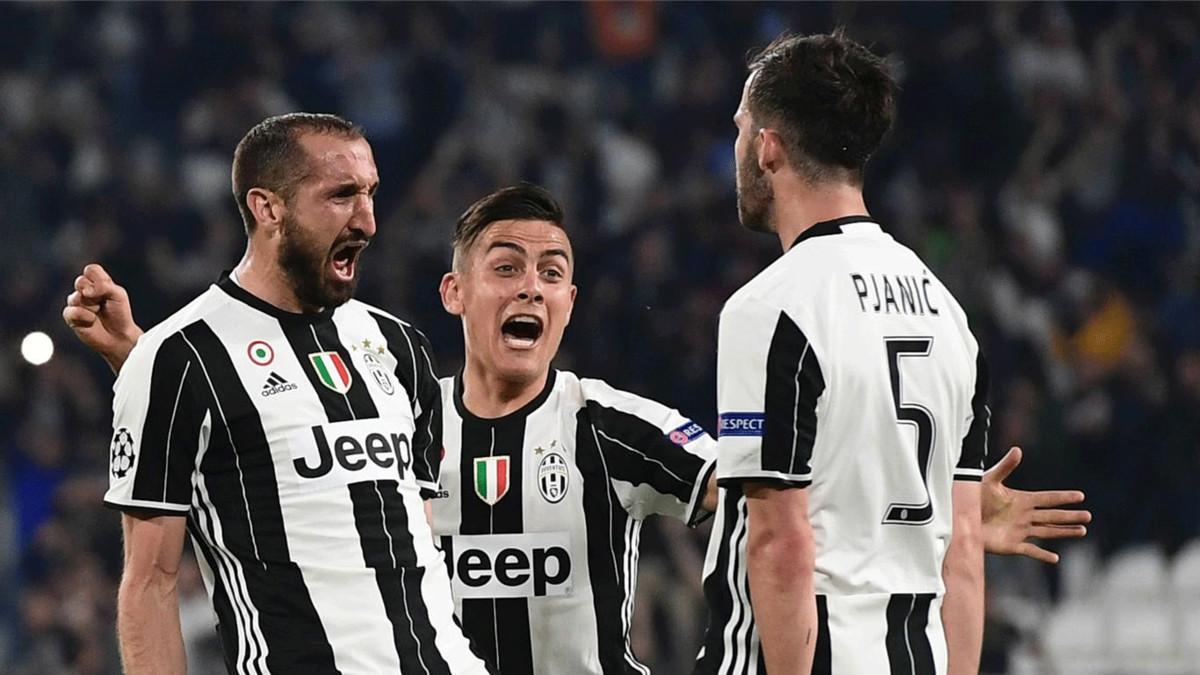 Chiellini firmó el 3-0 en el Juventus Stadium