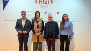 De izquierda a derecha, los participantes en el debate de FITUR Sports: Ángel Luis Sabroso, viceconsejero de la Actividad Física y Deportes del Gobierno de Canarias; Cristina García, directora general de Deportes del Gobierno de Aragón; Pere Granados, alcalde de Salou y presidente del Patronat de Turisme del municipio; e Iulene Servent, subdirectora y responsable de Canales del Diario SPORT.