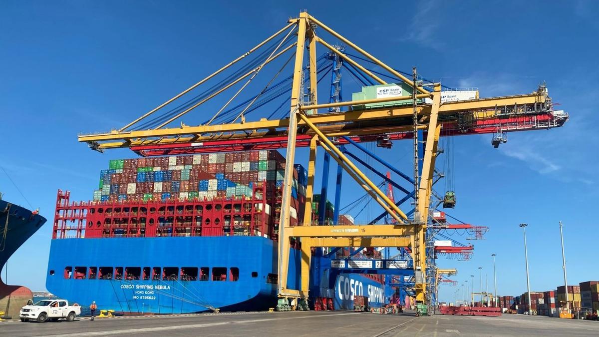 Cosco cubrirá la ruta entre València y Asia con buques de 21.300 unidades.