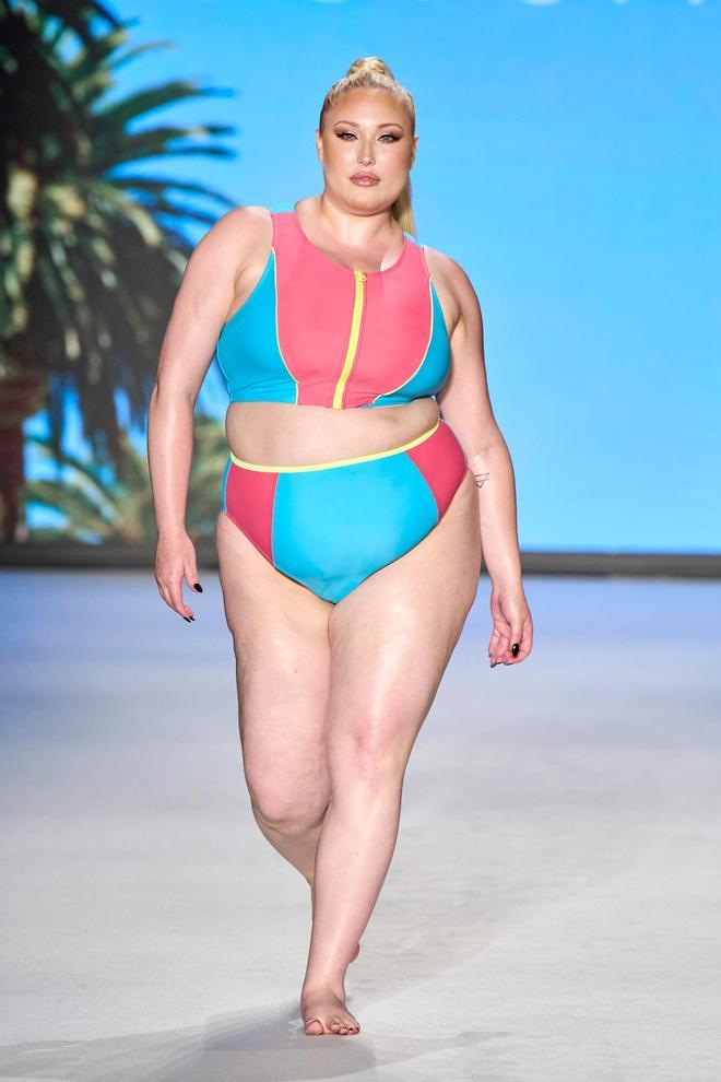 Hayley, la hija de David Hasselhoff, desfila con moda de baño en la Miami Swim Week