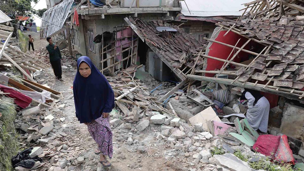 Más de 268 fallecidos en un terremoto en Indonesia