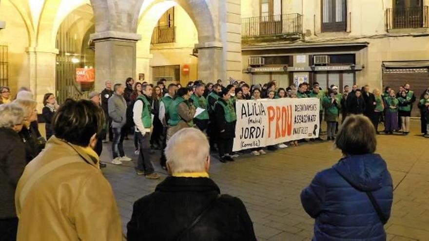 Assistents a la concentració a la plaça Major de Manresa, ahir