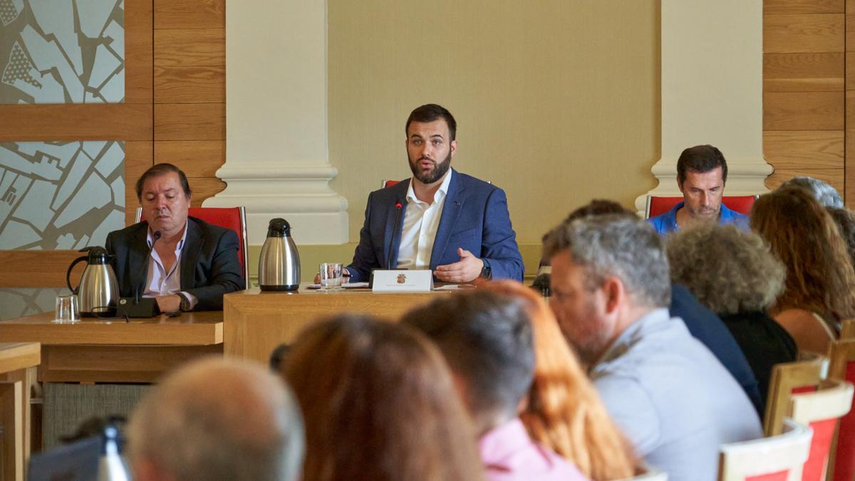 Imagen de un pleno en el Ayuntamiento de Cáceres.