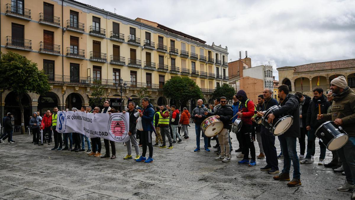Protesta de bomberos y policías municipales