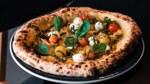 Pizza Margherita en el restaurante Unica en Málaga.