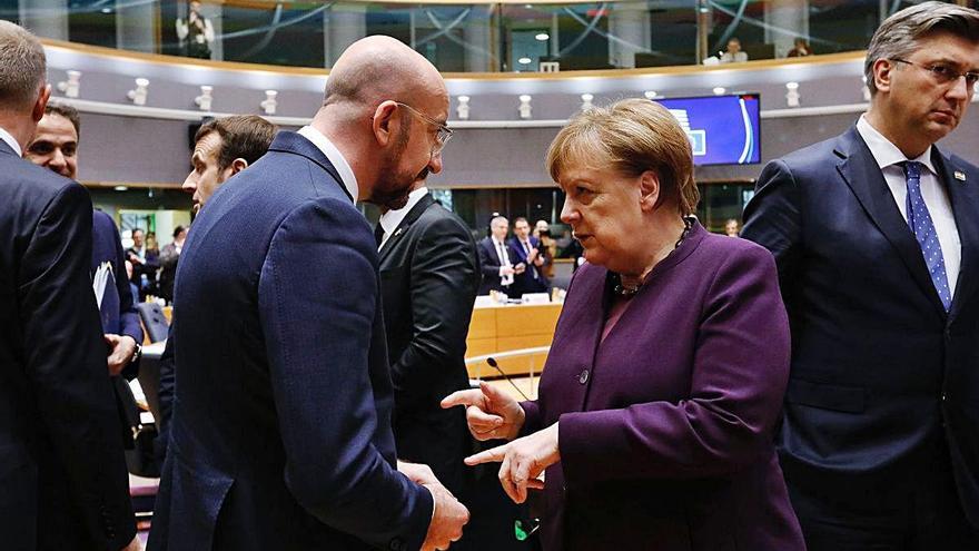 El president del Consell Europeu, Charles Michel, amb la cancellera Angela Merkel el febrer passat.