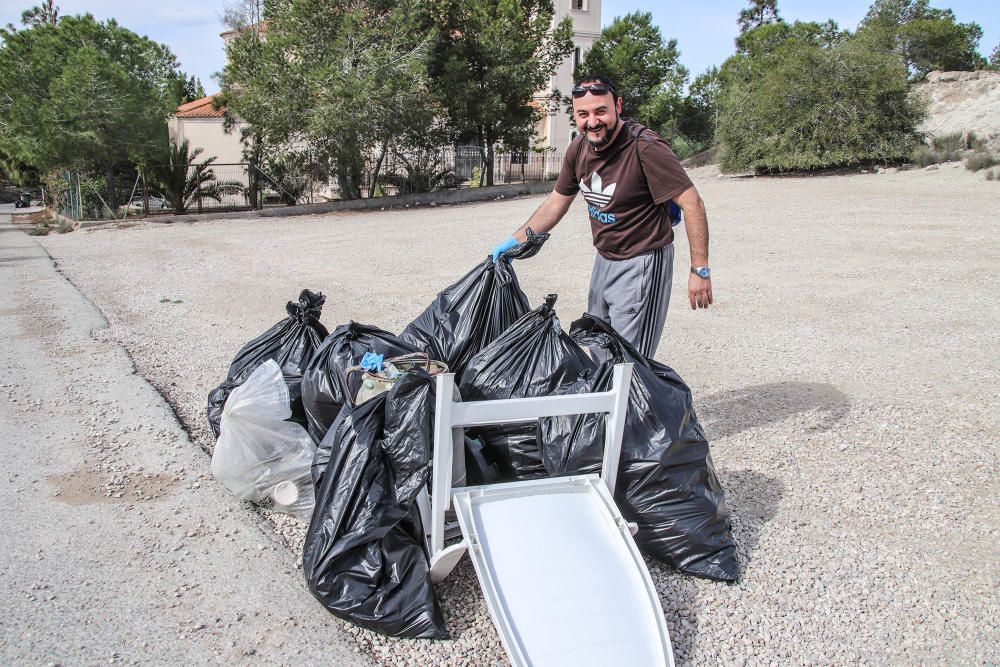 Voluntarios recogen 10 toneladas de basura de la s