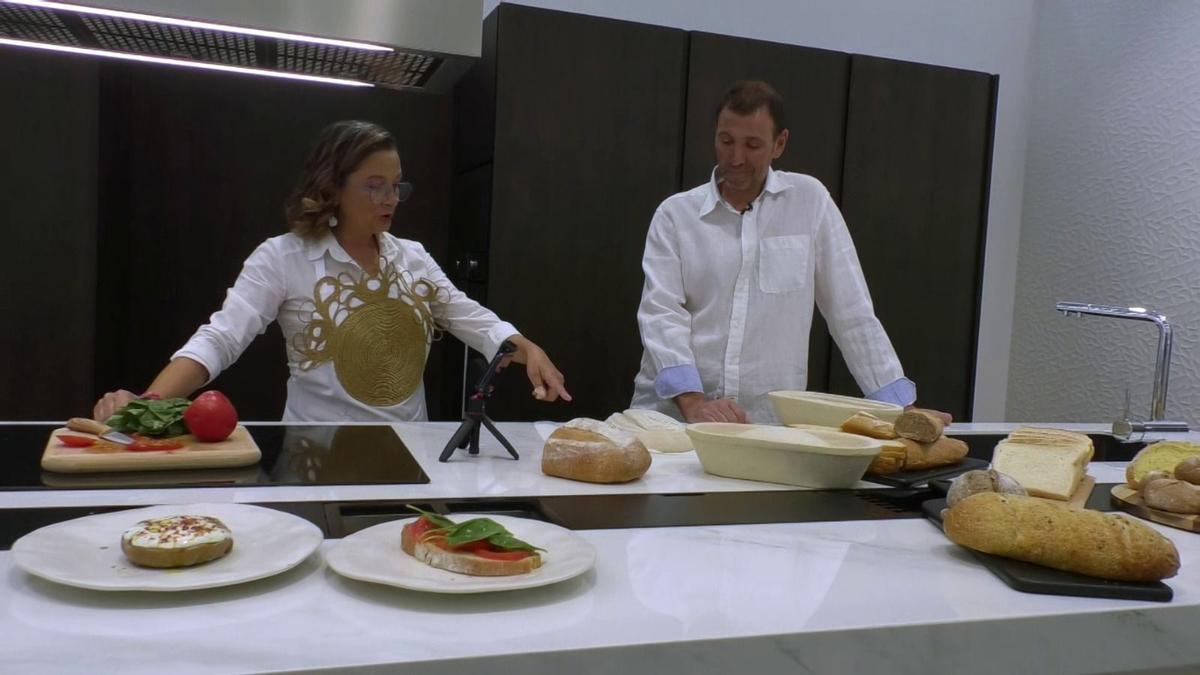 Loles García, junto a Alberto Revert, en la tercera entrega del programa culinario de Consum