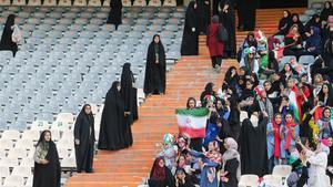 Las gradas del estadio de Teherán, durante el Irán-Camboya para el mundial de Qatar.
