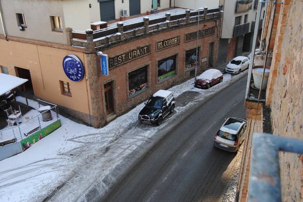 Paisatge matinal nevat a la Catalunya Central