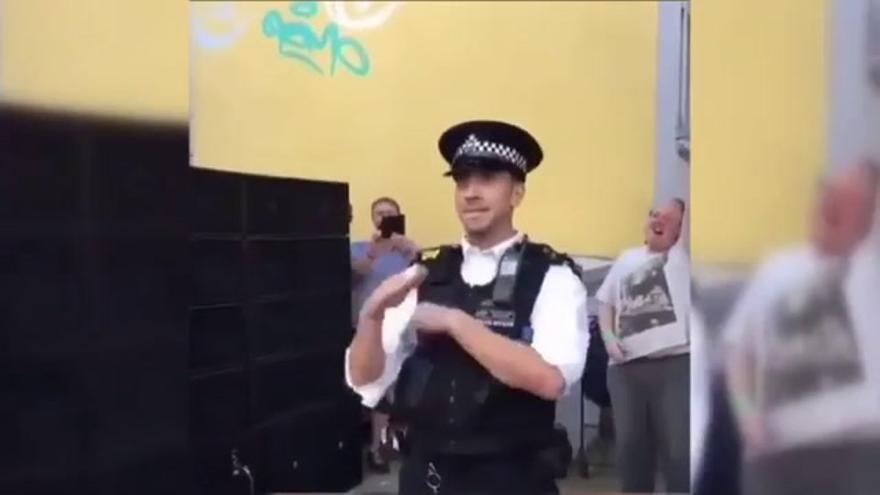 Vídeo /El policía bailongo de Notting Hill