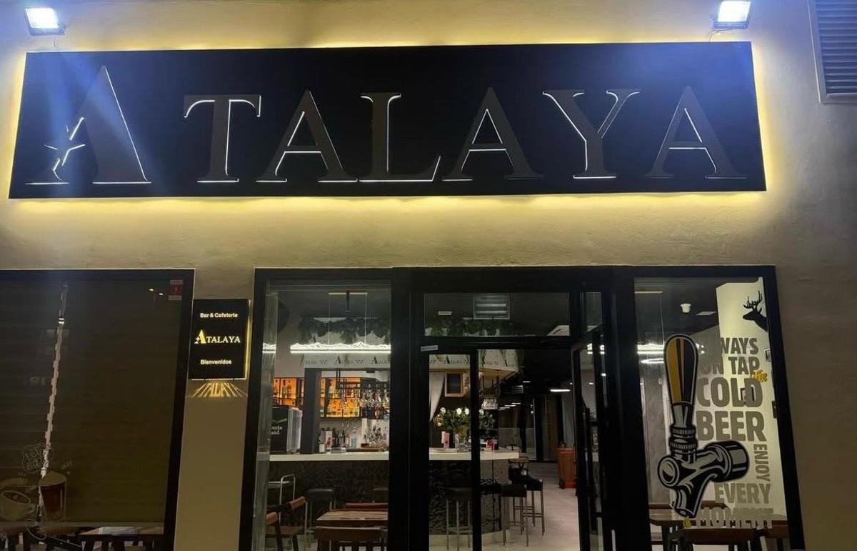 Fachada del restaurante Atalaya, en el barrio de Arcosur, Zaragoza