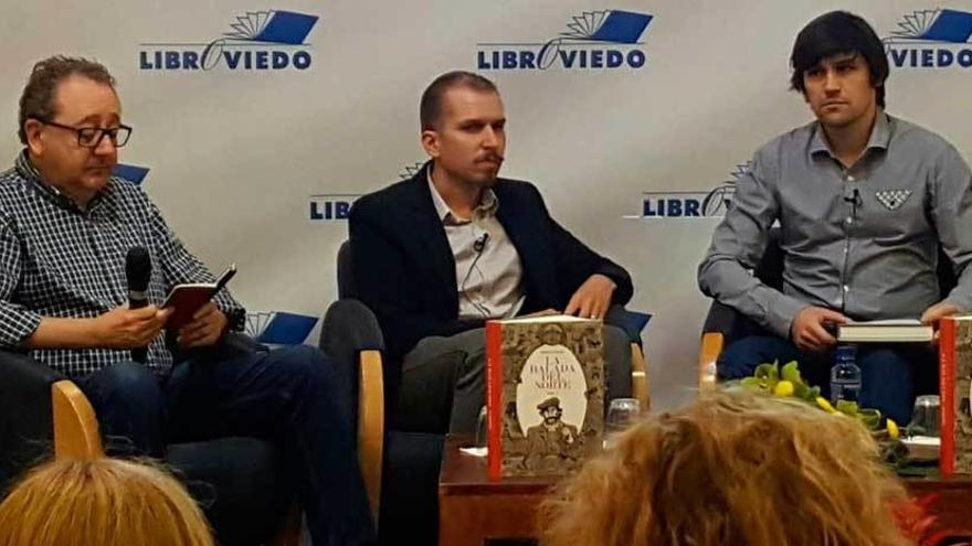 Javier Cuervo, Alfonso Zapico y Fernando Tarancón, ayer en Libroviedo.