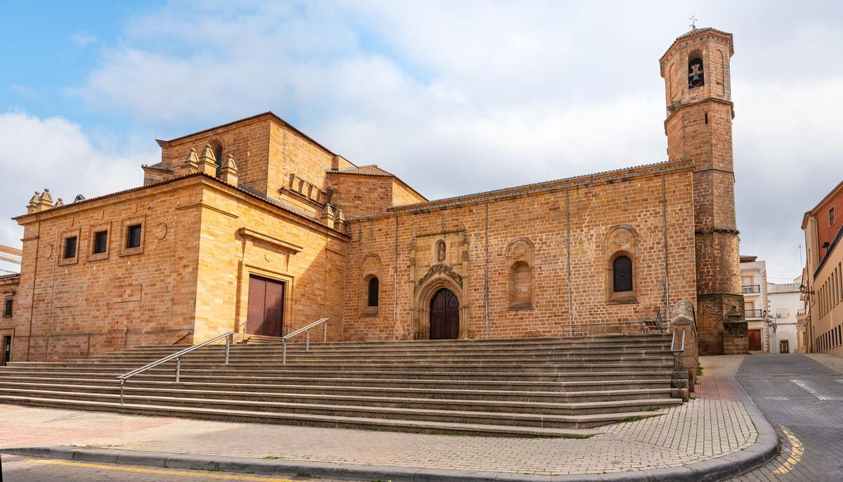 Basílica de Santa María la Mayor en la ciudad de Linares