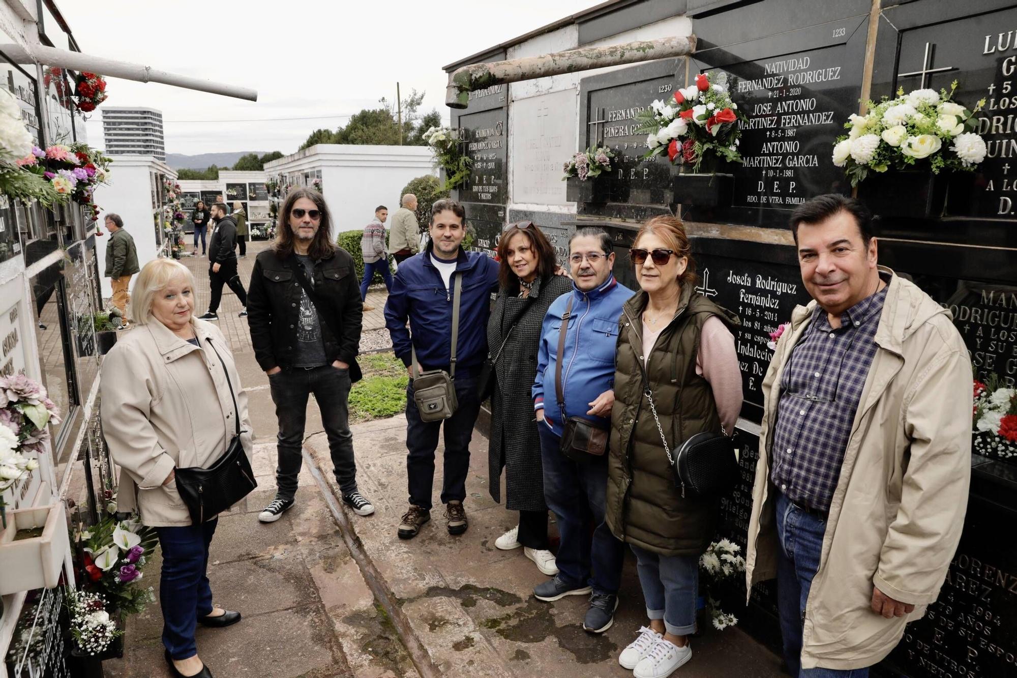 Los cementerios de Gijón reciben multitud de visitas por el Día de Todos los Santos