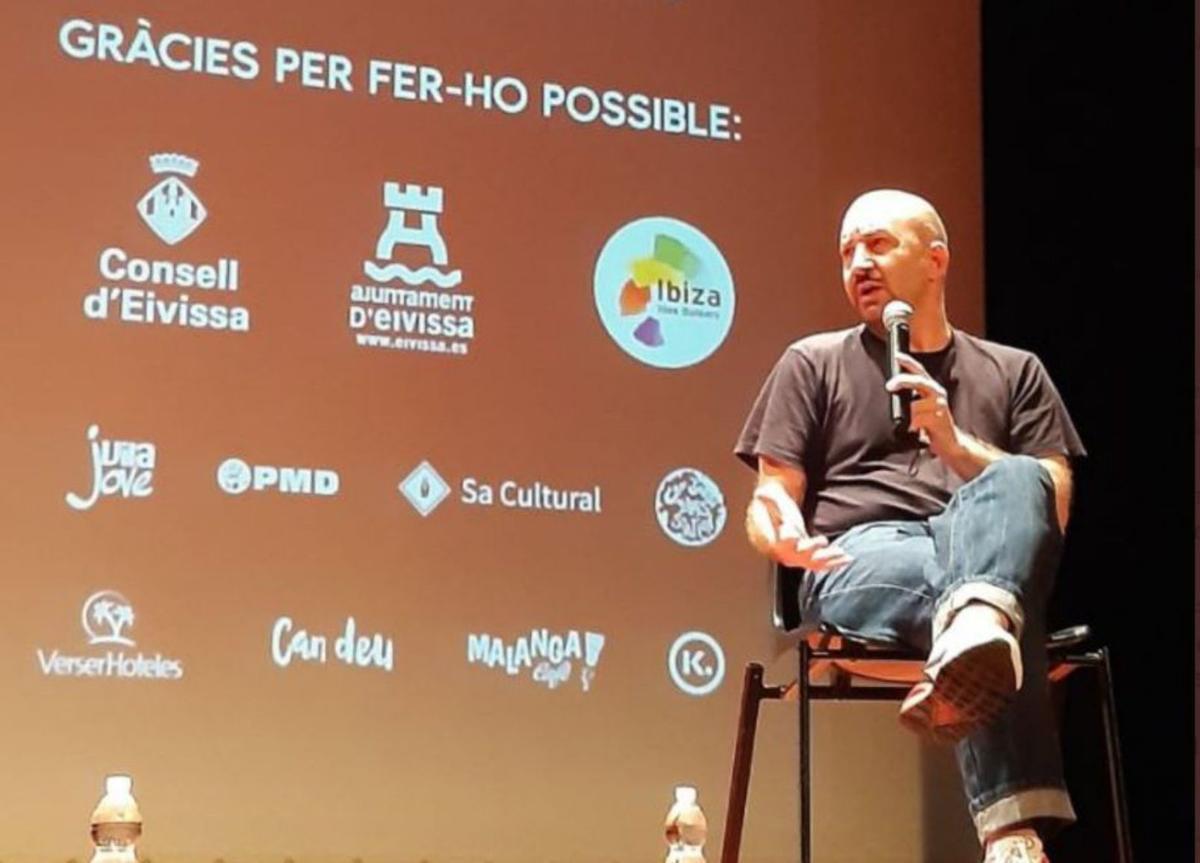El ‘nucli dur’ de l’organització del festival Mal del Cap, dissabte, poc abans de la inauguració. | VICENT MARÍ