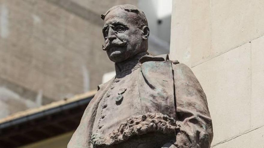 La obra en recuerdo de Canalejas, en la plaza del mismo nombre.