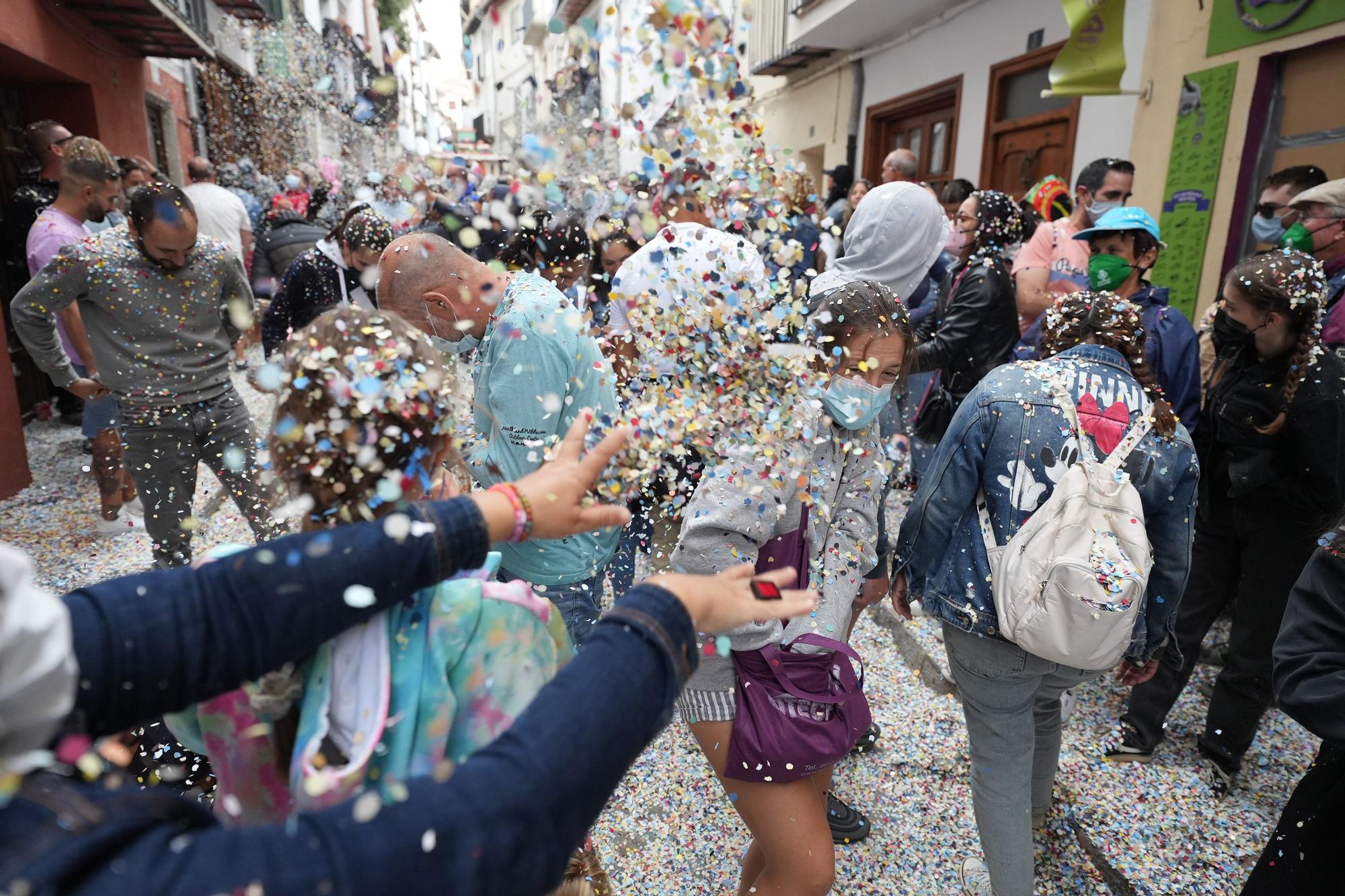 Búscate en el desfile de carrozas y disfraces de l'Anunci de Morella