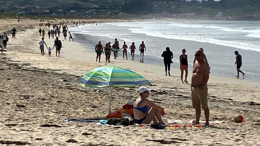 Arousa recibe mayo en la playa y con otro lleno