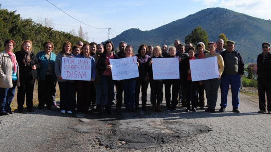 Protesta vecinal en la carretera del Puerto del Barco.