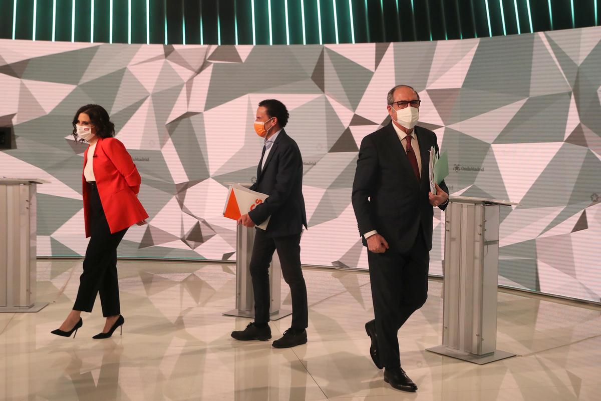 Los candidatos Isabel Díaz Ayuso (PP), Edmundo Bal (Cs) y Ángel Gabilondo (PSOE), este 21 de abril de 2021 tras el debate electoral a seis en Telemadrid.