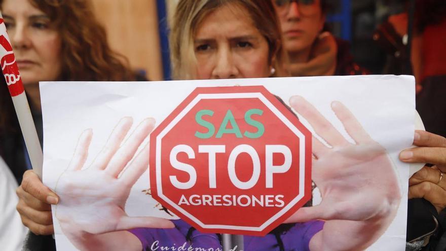 Tercera agresión a un médico en cinco días: amenazan a una doctora en el Aljarafe para conseguir la receta de una vacuna