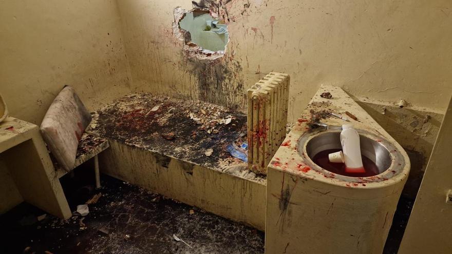 Un preso agujerea la pared de su celda en la cárcel de Lérida para atacar a otro