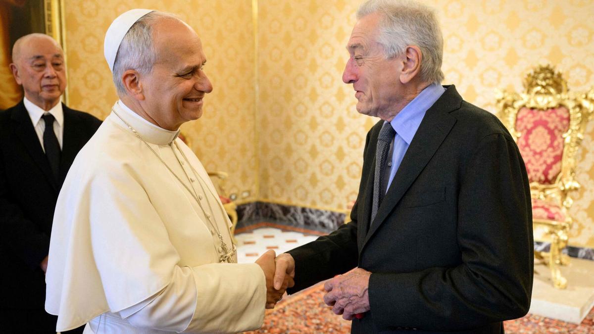 El papa León XIV y Robert De Niro, el pasado viernes en el Palacio Apostólico del Vaticano.