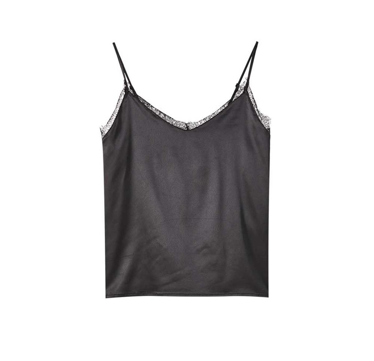 Top lencero con puntilla en color negro de la colección Intimates de Pull&amp;Bear. (Precio: 15,99 euros)