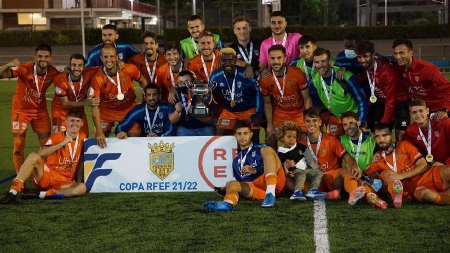 Los jugadores entrenados por Abel Buades celebran la última victoria en Copa del Rey. | LEVANTE-EMV