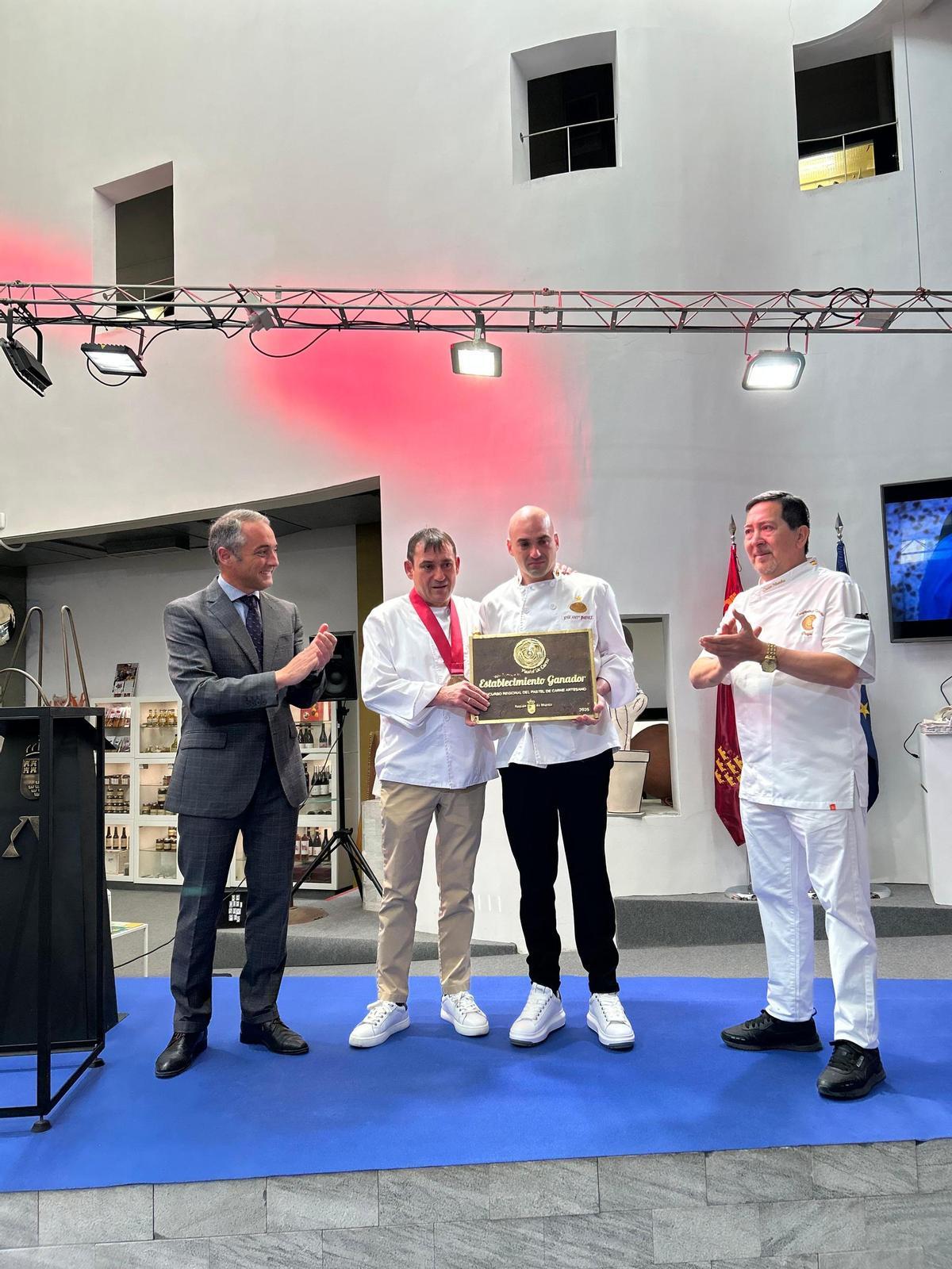 José Antonio Jiménez, de la confitería Jiménez de Puente Tocinos (Murcia), ganador del VI Concurso Regional del Pastel de Carne Artesano.