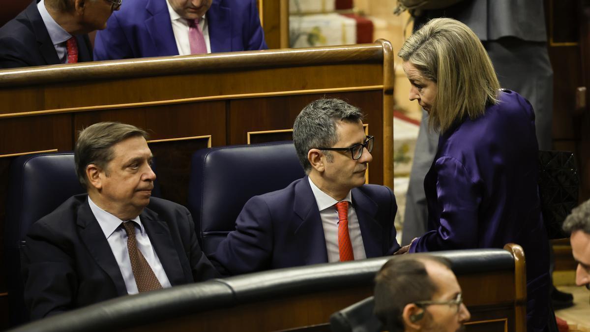 Ana Oramas se dirige al ministro Félix Bolaños, esta semana en el Congreso.