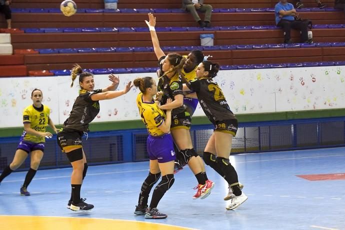 26-02-20 DEPORTES. PABELLON DE LAS REMUDAS. BARRIO DE LAS REMUDAS. TELDE. Partido de balonmano femenino entre el Remudas Rocasa y el Guardés disputado en Pabelloon Antonio Moreno del barrio teldense de Las Remudas.    Fotos: Juan Castro.  | 26/02/2020 | Fotógrafo: Juan Carlos Castro