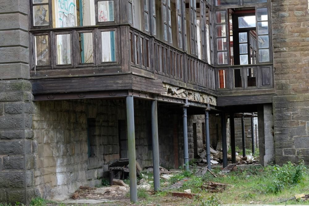 Pintadas y deterioro del Sanatorio de Bustiello