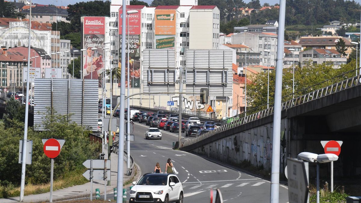 Acceso al puente de A Pasaxe por el lado de A Coruña.